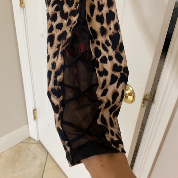 NWOT Victoria’s Secret Sz L Cheetah Leggings - Picture 4 of 7